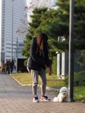 ダウンジャケット コートを使った 犬の散歩 のレディース人気ファッションコーディネート Wear