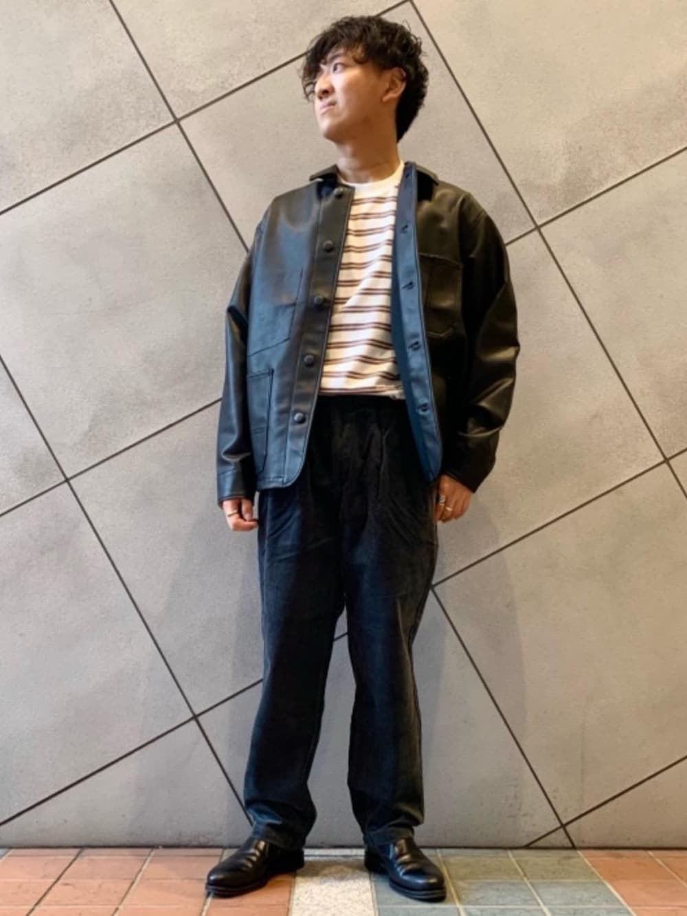 「アウター、リラックス、Tシャツ/カットソー、ぱんつ」｜「BIG MACの【別注】＜BIG MAC×green label relaxing＞ フェイクレザー カバーオール ジャケット（カバーオール、ブラック系）」を使った、egashira_tさん（メンズ・168cm）の夏コーディネートの1枚目の写真