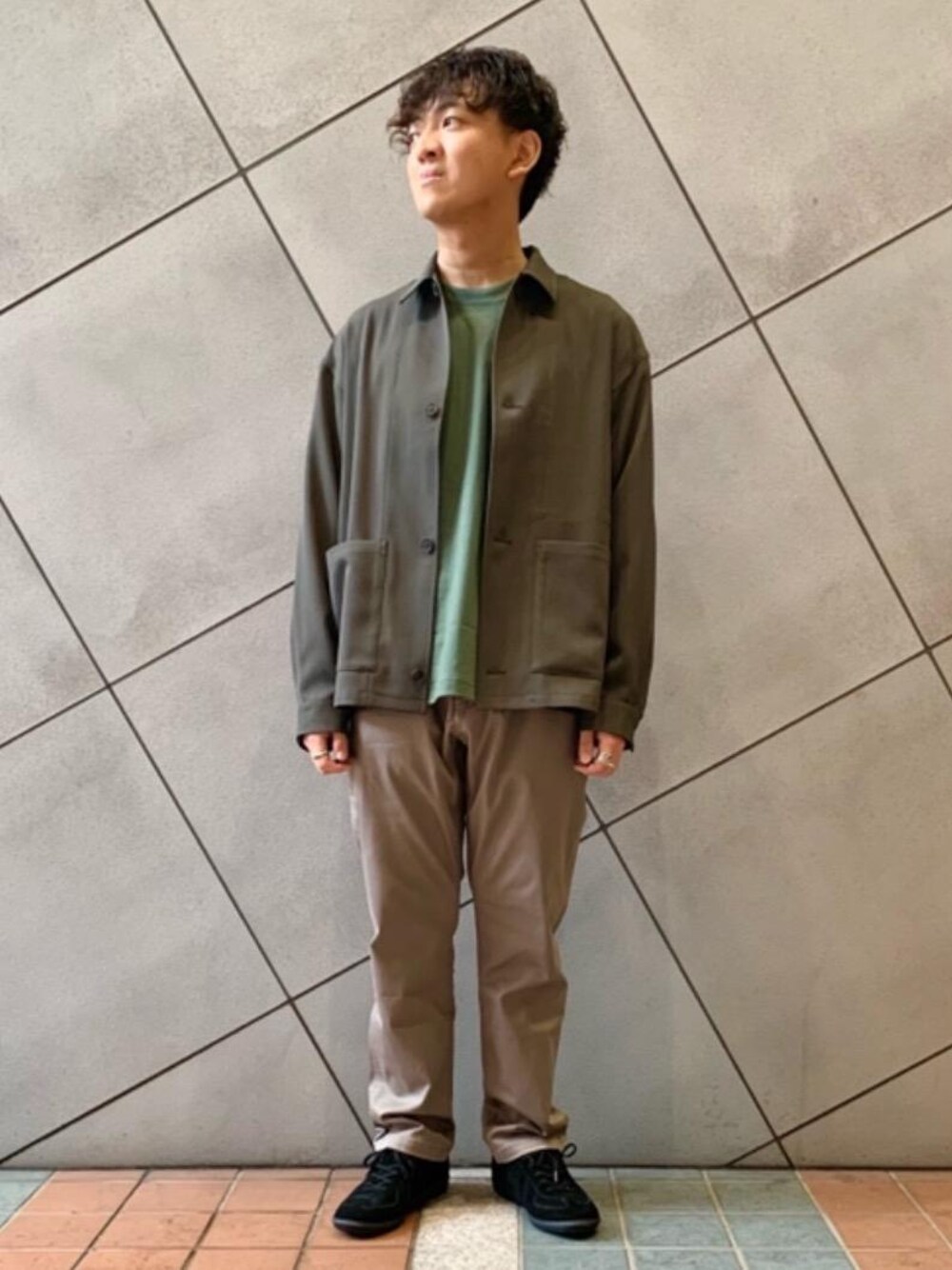 「アウター、リラックス、Tシャツ/カットソー、ぱんつ」｜「GERMAN TRAINERの[ ジャーマントレーナー ] SC GERMAN TRAINER スニーカー（スニーカー、その他）」を使った、egashira_tさん（メンズ・168cm）の夏コーディネートの1枚目の写真