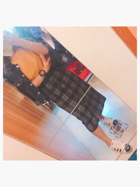 「アイテム（腕時計、パープル系）」を使った、景田不甜呀さん（レディース・156cm）の秋コーディネート