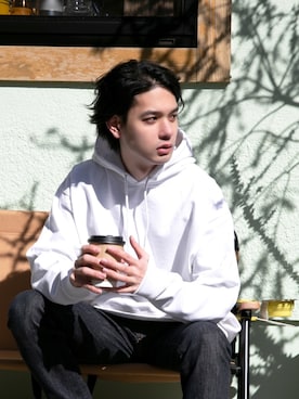 「zozoデニム」｜「アイテム（パーカー）」を使った、藤木亮介さん（メンズ・174cm）の冬コーディネート