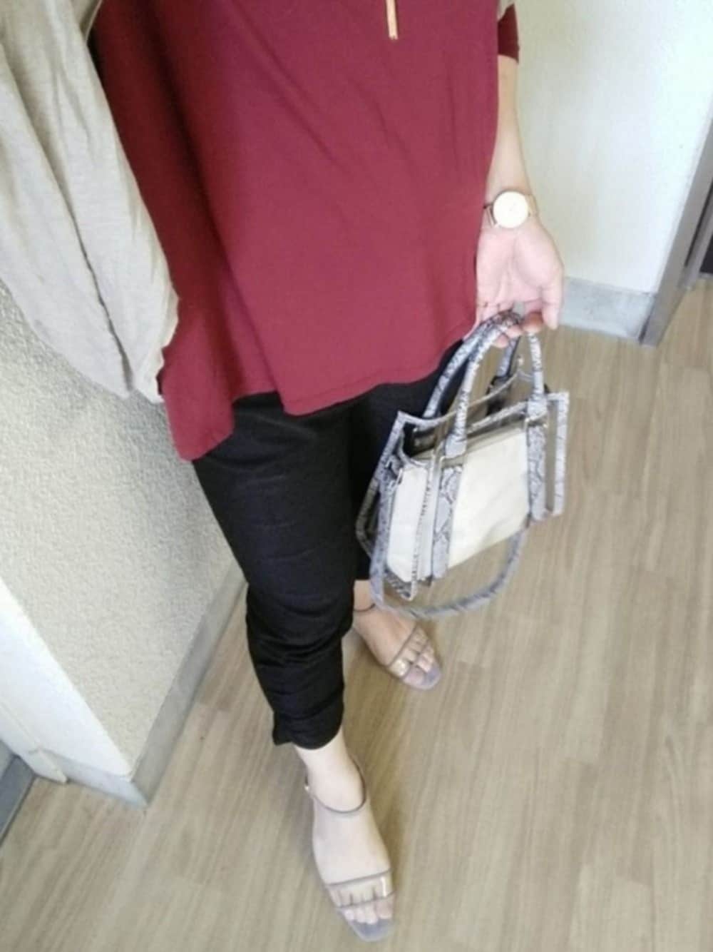 「カジュアルコーデ、サンダル、パンツスタイル、夏コーデ、女装屋、168cm」｜「menueのPVC クリア スクエアトゥ チャンキーヒール アンクルストラップ サンダル（サンダル、グレー系）」を使った、yukikaze@41のおっさん女装屋さん（メンズ・168cm）の夏コーディネートの1枚目の写真