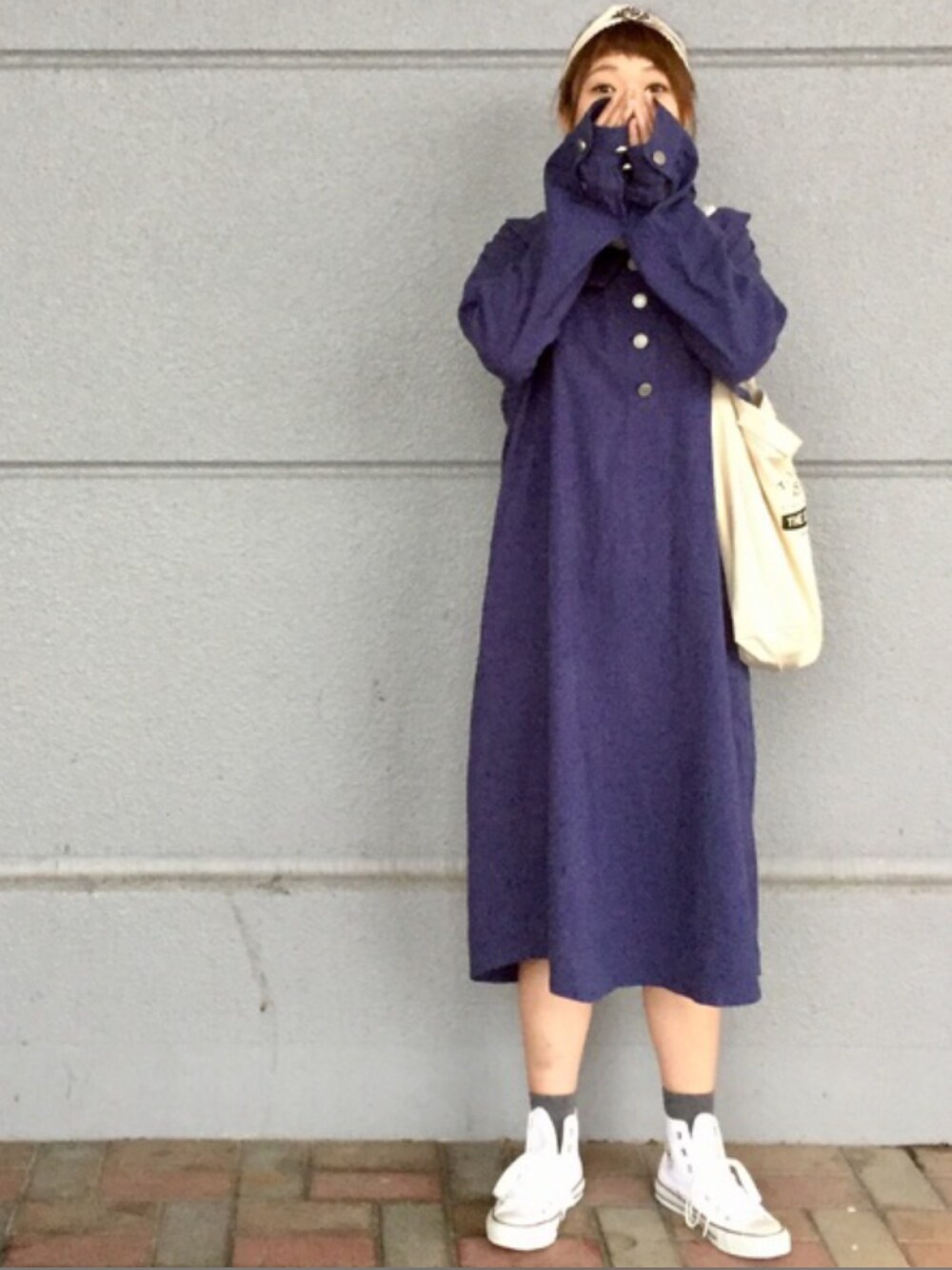 「wearhalloween2017、秋コーデ、休日コーデ、ママコーデ、ヘアバンド、ボリューム袖、ワンピース×スニーカー、トートバッグ」｜「PLAIN CLOTHINGのヴィンテージ風花柄ヘアバンド【PLAIN CLOTHING】（ヘアバンド、ベージュ系）」を使った、LxCxさん（レディース・162cm）の秋コーディネートの1枚目の写真