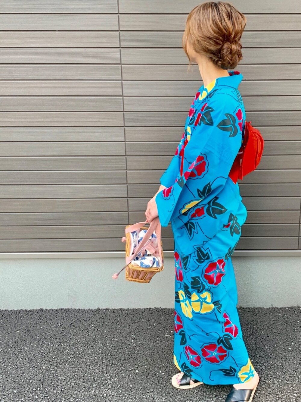 「夏、花火大会、ママコーデ、浴衣、浴衣女子、花柄、青×赤」｜「pufuのアイテム（バッグ、ピンク系）」を使った、LxCxさん（レディース・161cm）の夏コーディネートの1枚目の写真