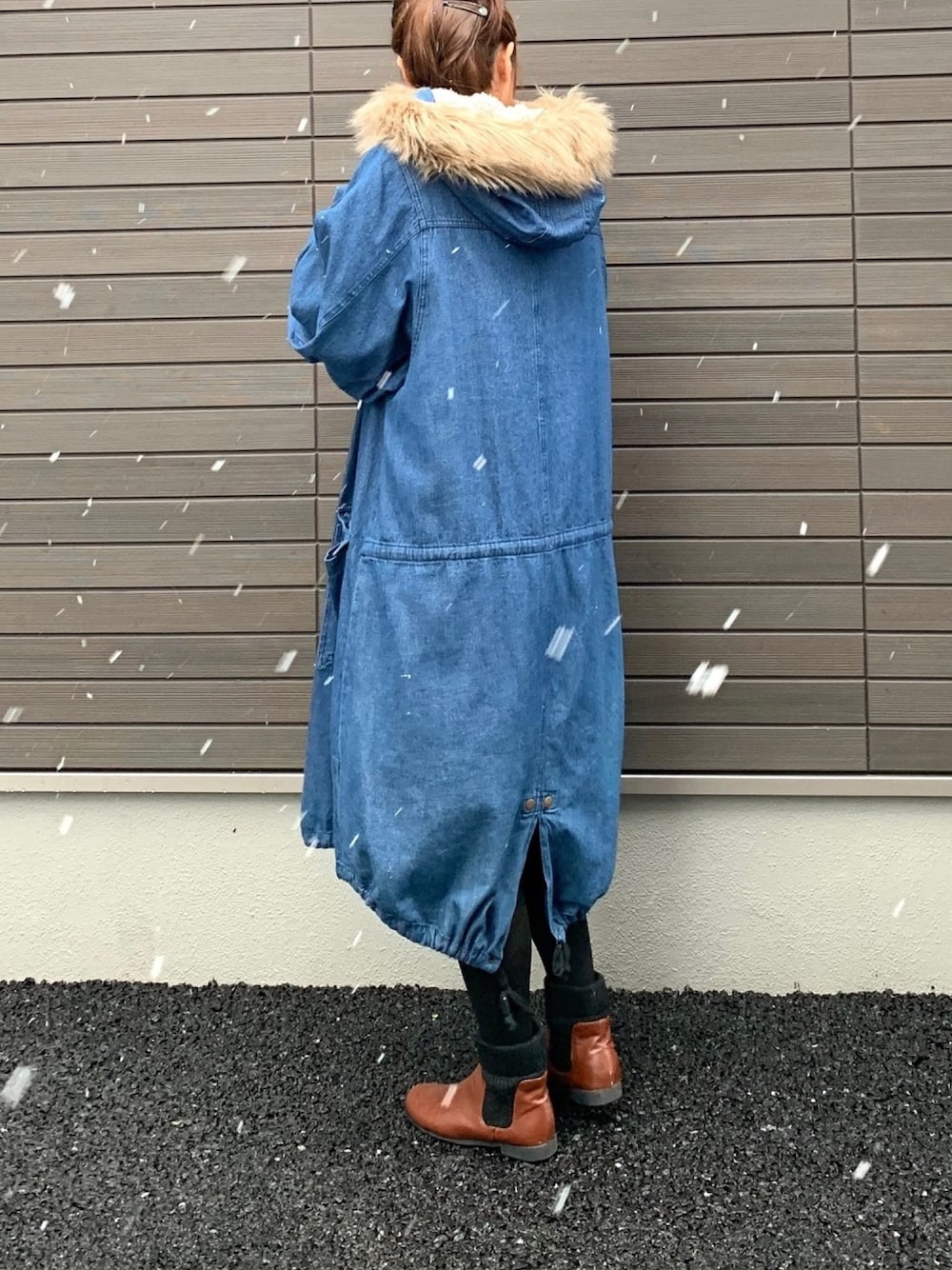 「somari、デニム、モッズコート、ロングコート、ニットブーツ」｜「somari imaginationの人気モッズコートのデニムver.登場！！ 『somariデニムモッズコート』（モッズコート、ブルー系）」を使った、LxCxさん（レディース・161cm）の冬コーディネートの1枚目の写真