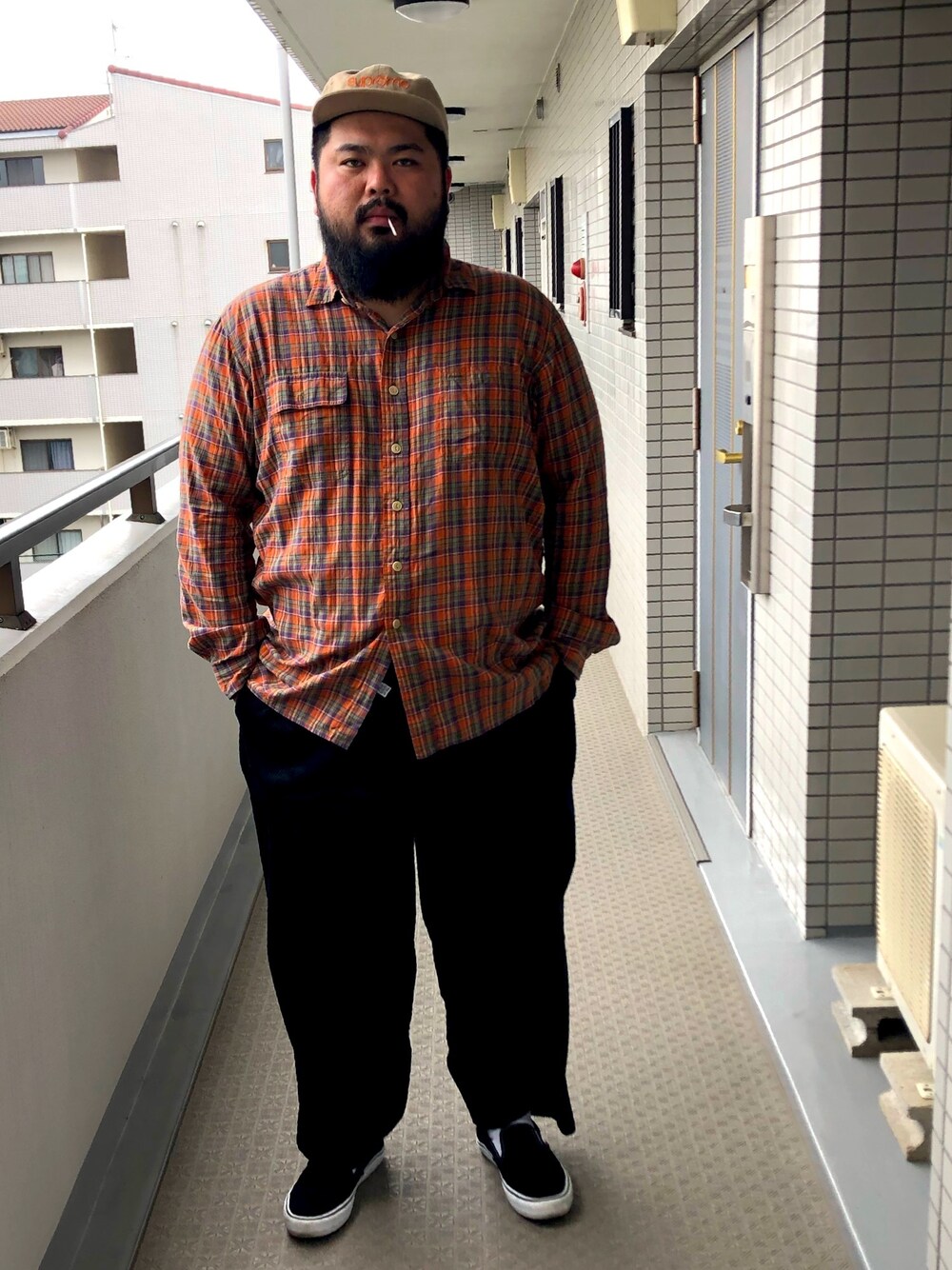 「Bucca44、ラフスタイル」｜「RALPH LAURENのアイテム（シャツ/ブラウス、オレンジ系）」を使った、Takuyaさん（メンズ・178cm）の秋コーディネートの1枚目の写真