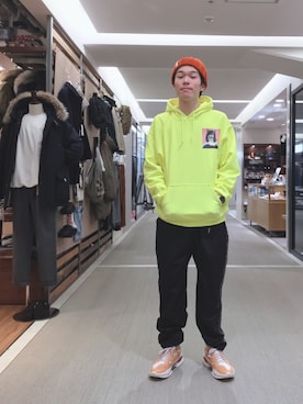 「AlexanderLeeChang（アレキサンダーリーチャン）のアイテム（パーカー）」を使った、ことっきーさん（メンズ・176cm）の秋コーディネート