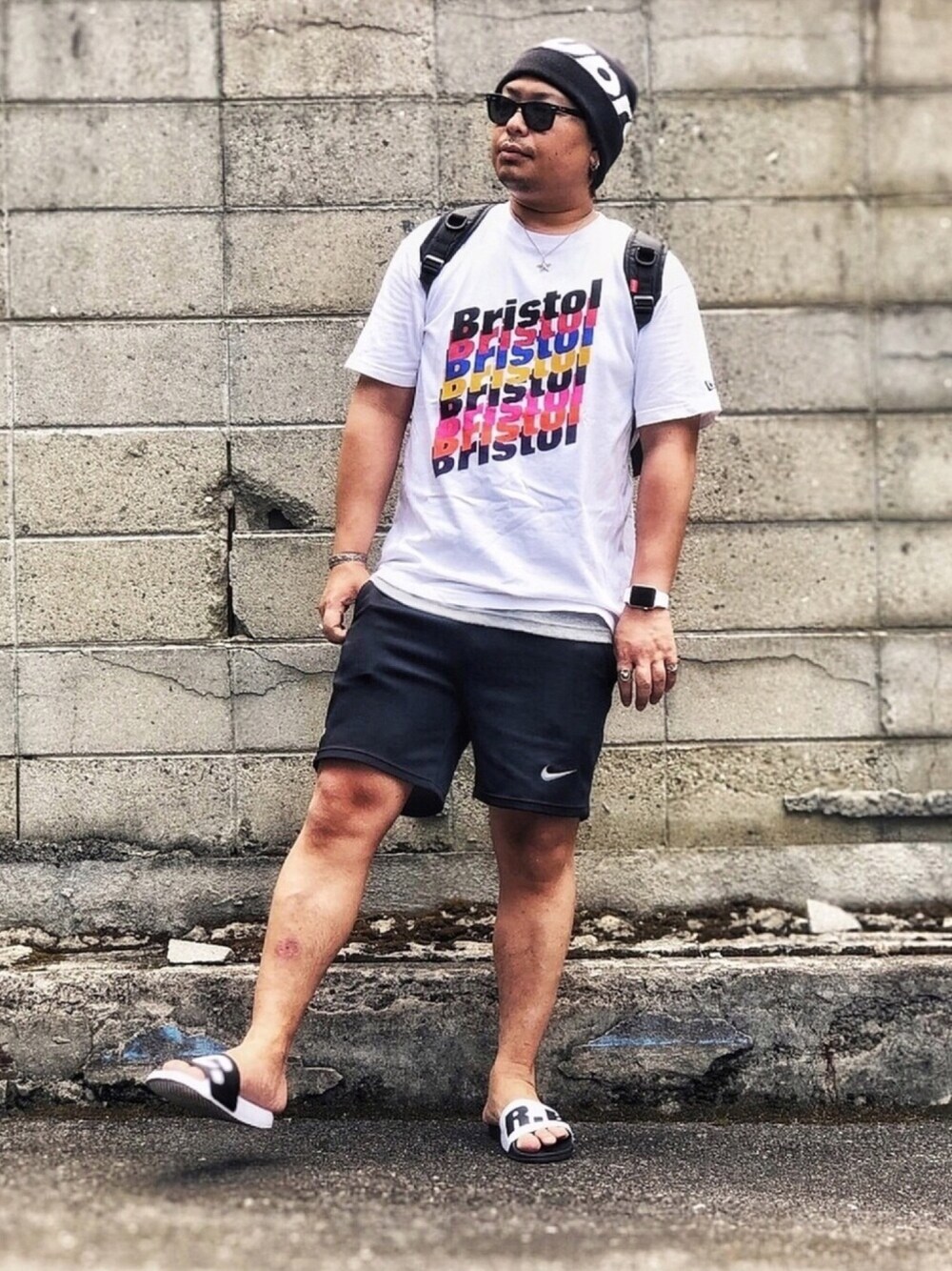 「大人カジュアル、ストリート、モノトーン、シンプル、レイヤードスタイル、短パン、白Tシャツ、ブリストル、シュプリーム、名言」｜「Supreme のアイテム（ニットキャップ/ビーニー、ブラック系）」を使った、taka777hiroさん（メンズ・183cm）の夏コーディネートの1枚目の写真