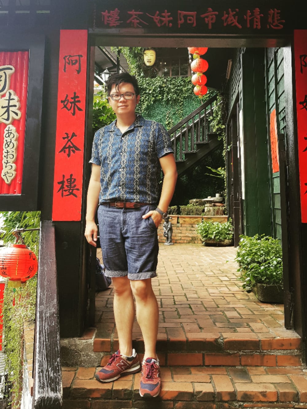 「九份」｜「SISLEYのアイテム（シャツ/ブラウス、ブルー系）」を使った、ManaBearさん（メンズ・171cm）の秋コーディネートの1枚目の写真