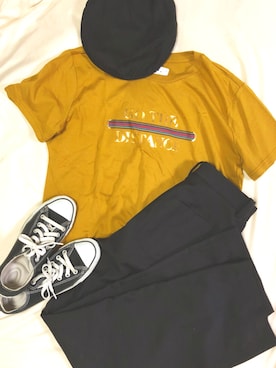 「Tシャツ」｜「アイテム（トップス、ゴールド系）」を使った、こすさん（レディース・163cm）の春コーディネート