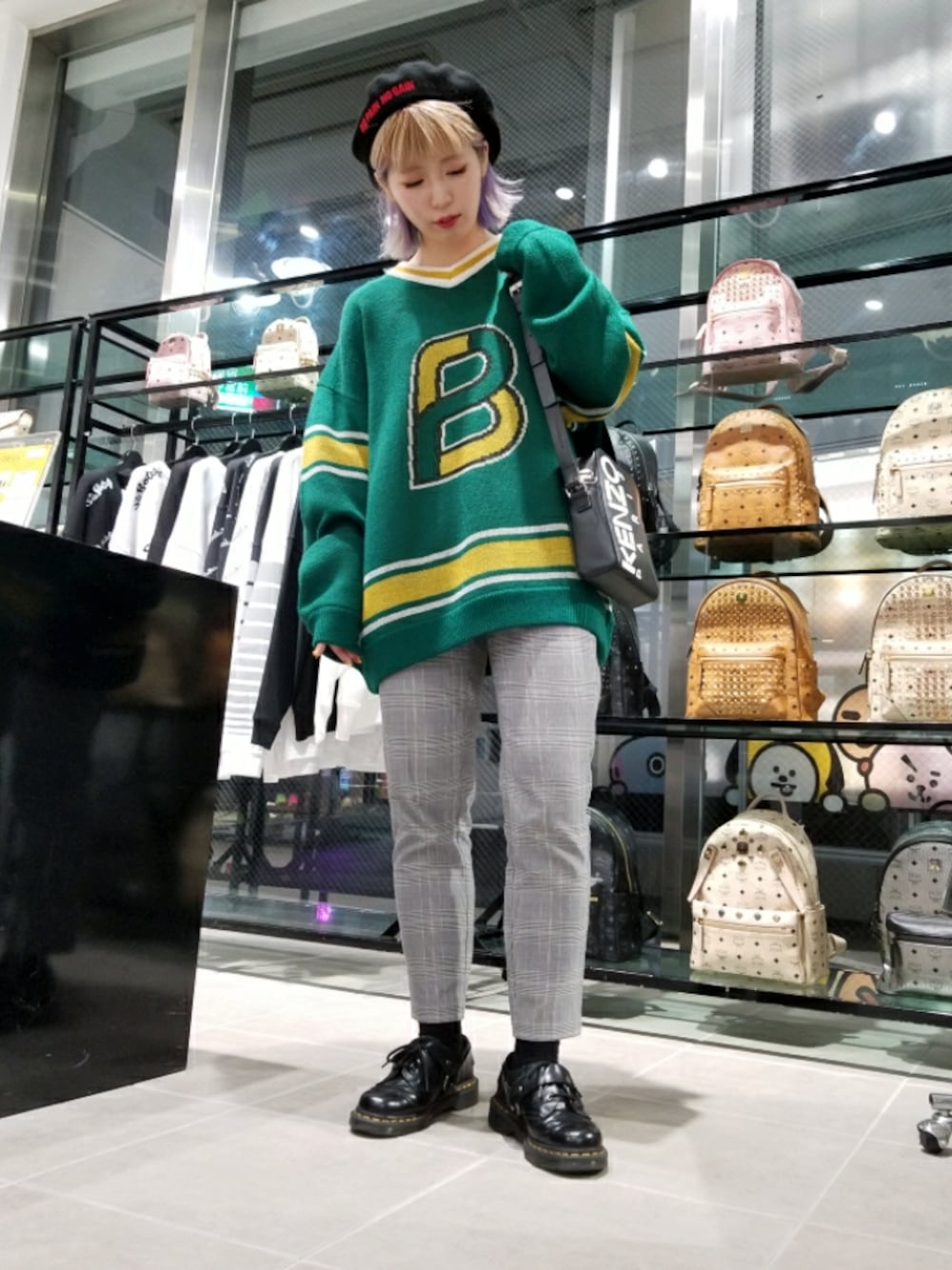 「ニット、KENZO、ベレー帽、秋のコーデ、Dr.Martens、LHP、原宿、blackeyepatch」｜「BlackEyePatchのアイテム（ニット/セーター、グリーン系）」を使った、niikoさん（レディース・162cm）の秋コーディネートの1枚目の写真