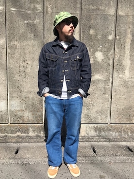 「アイテム（スニーカー、イエロー系）」を使った、えんどうさん（メンズ・165cm）の秋コーディネート