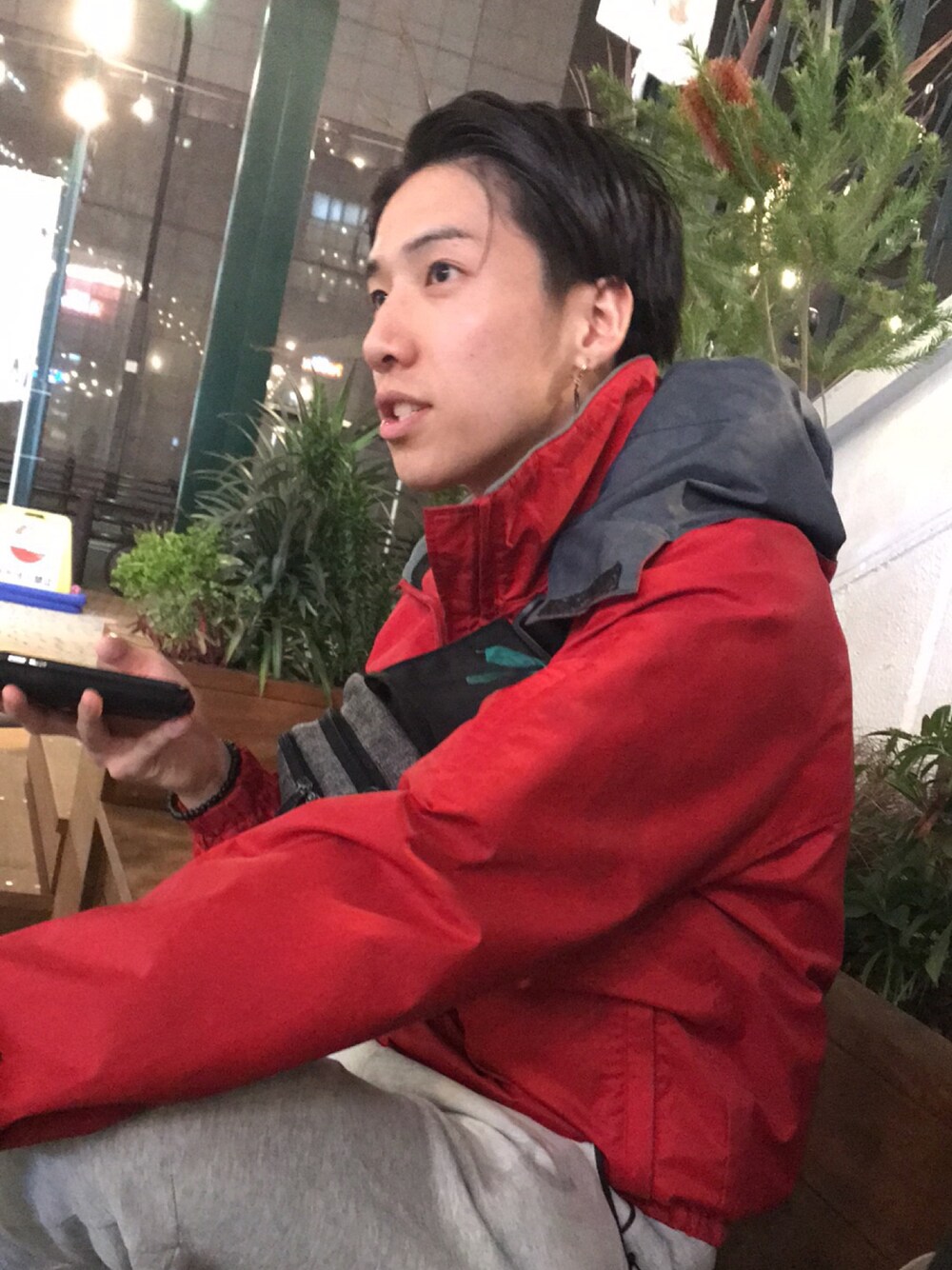 「ラウンドワンのアイテム（ワンピース/ドレス、レッド系）」を使った、しゃけぴさん（メンズ・50cm）の春コーディネートの1枚目の写真