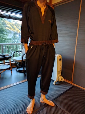 「リゾートスタイル」｜「アイテム（セットアップ）」を使った、あささん（メンズ・170cm）の冬コーディネート