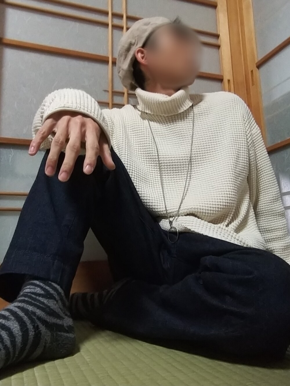 「タートルネック、白、アウターいらず、春ニット」｜「PORTER CLASSICのアイテム（ニット/セーター、ホワイト系）」を使った、あささん（メンズ・170cm）の春コーディネートの1枚目の写真