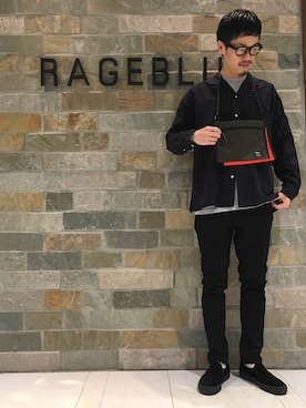 「RAGEBLUE（レイジブルー）のアイテム（ボディバッグ/ウエストポーチ）」を使った、石金弘也さん（メンズ・176cm）の春コーディネート