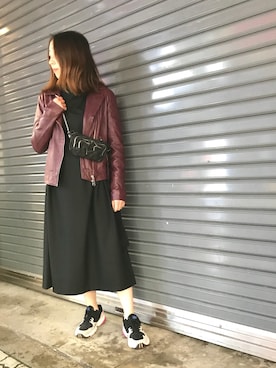 「ワンピース×スニーカー」｜「アイテム（ライダースジャケット）」を使った、naoco37さん（レディース・155cm）の秋コーディネート