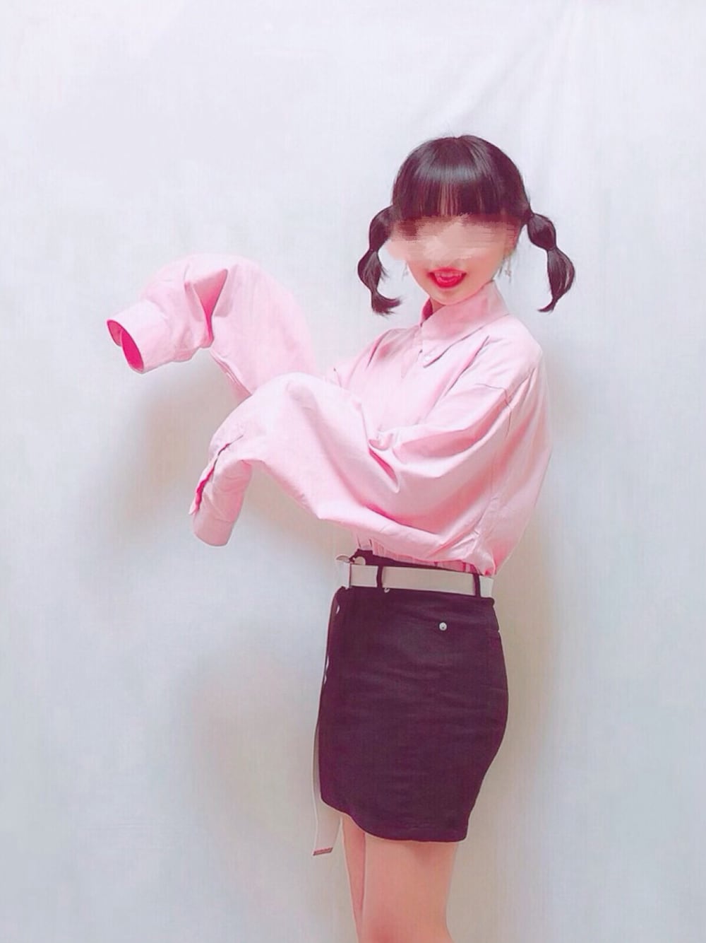 「シャツスタイル、ピンクシャツ、ボタンダウンシャツ、古着女子、中学生、タイトスカート、ミニスカート、ガチャベルト、たまねぎヘアー、春コーデ」｜「POLO RALPH LAURENのアイテム（シャツ/ブラウス、ピンク系）」を使った、yuaさん（レディース・155cm）の冬コーディネートの1枚目の写真