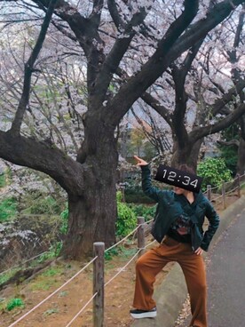 「花見」｜「アイテム（ライダースジャケット）」を使った、ぎぎーさん（レディース・153cm）の春コーディネート