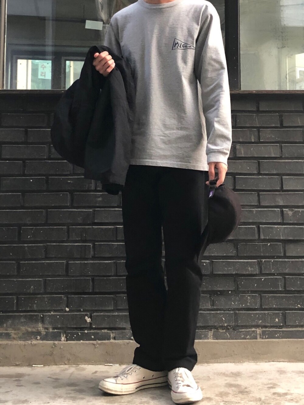 「ユニクロ、UNIQLO、CT70s、converse、KAPITAL、Pilgrim SURF＋SUPPLY、THE NORTH FACE、韓国ファッション、韓国子供服、今日のコーデ」｜「Pilgrimのアイテム（Tシャツ/カットソー、グレー系）」を使った、taewon365さん（メンズ・174cm）の春コーディネートの1枚目の写真