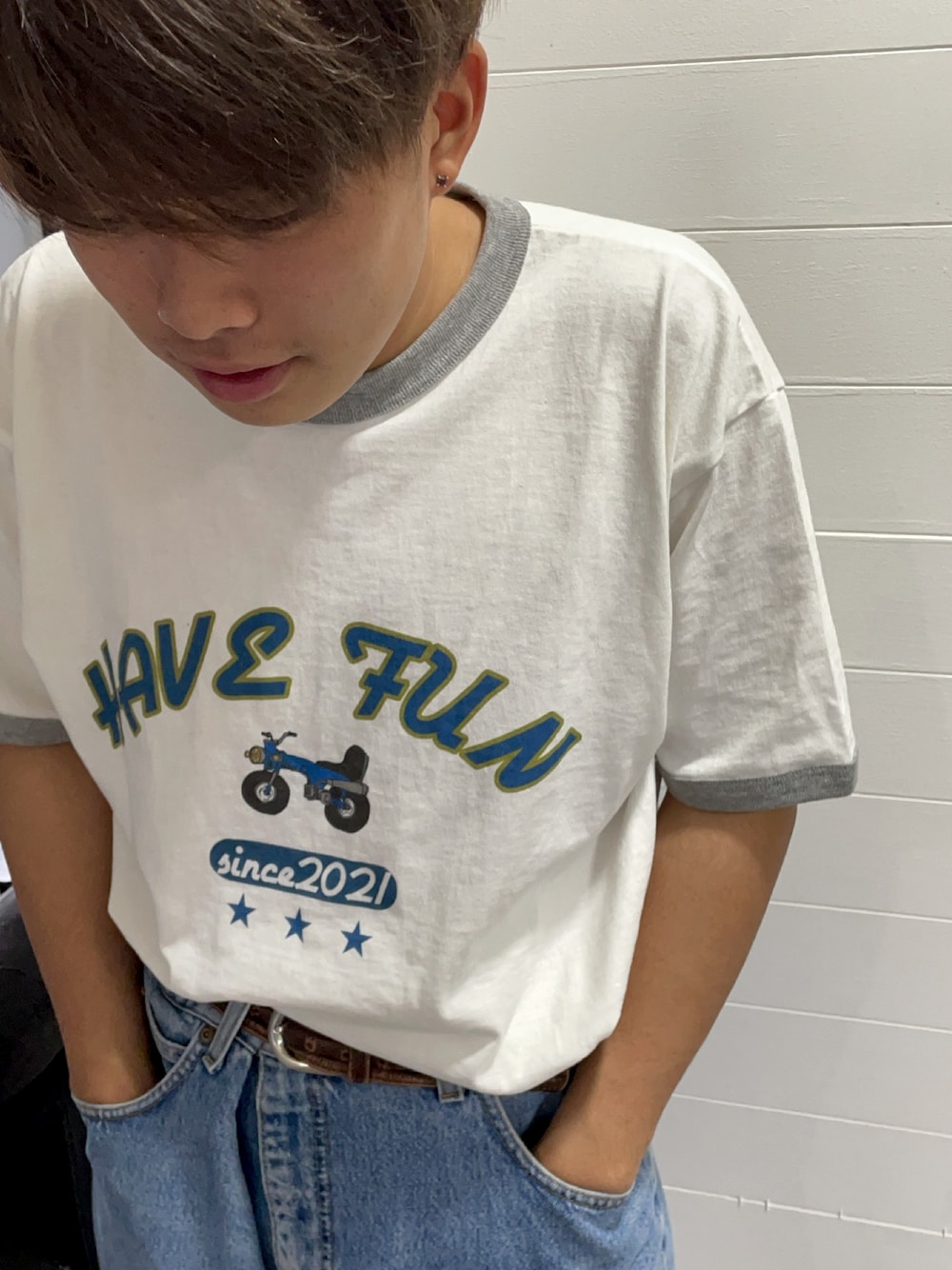 「ストリート、夏、今日のコーデ、プチプラ、ビッグT、古着、カジュアル、デニムコーデ、春コーデ、大学生」｜「no brandのアイテム（Tシャツ/カットソー、ホワイト系）」を使った、harukatokaiさん（メンズ・164cm）の夏コーディネートの1枚目の写真