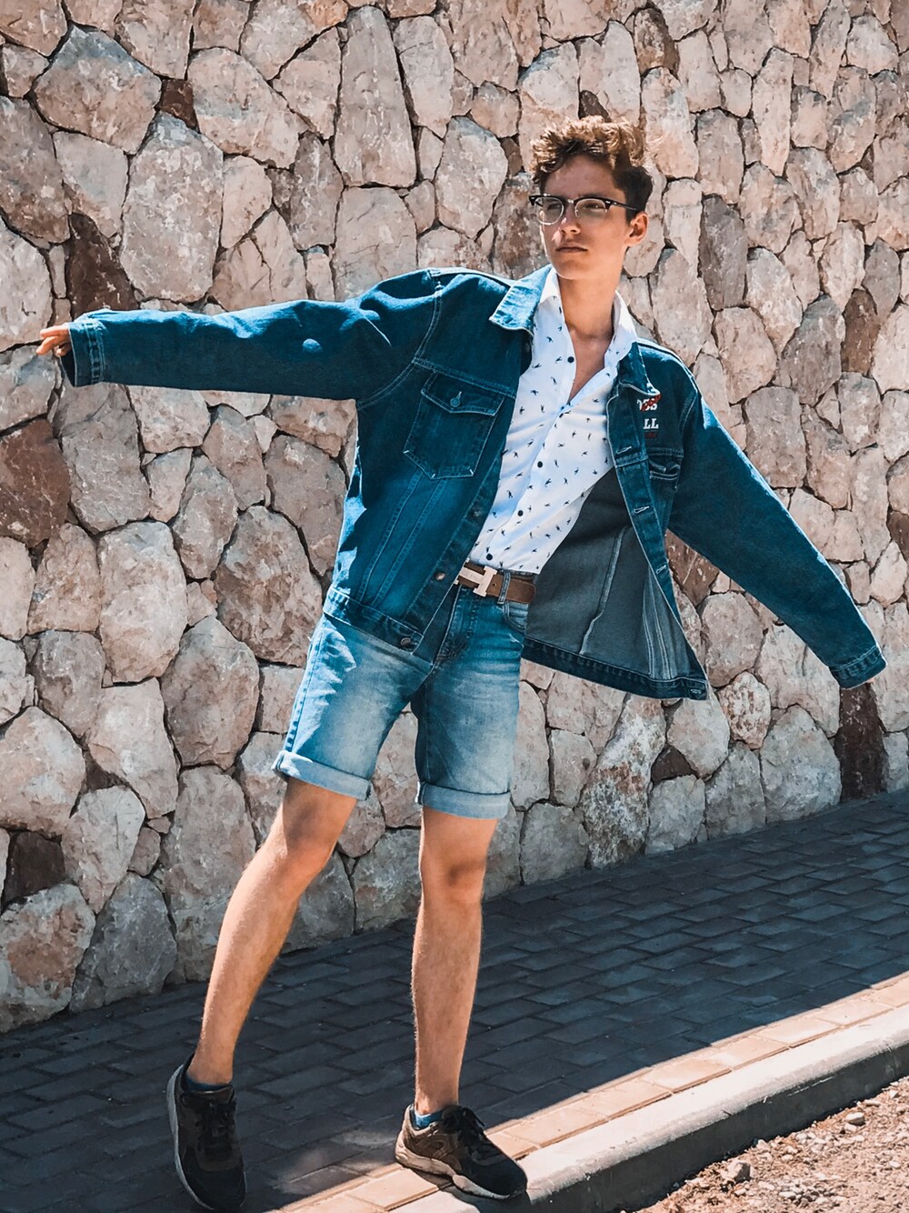 「summer、VINTAGE、90’s、boy、sporty」｜「ZARA MANのアイテム（シャツ/ブラウス、ホワイト系）」を使った、Andrew Sokolovさん（メンズ・180cm）の夏コーディネートの1枚目の写真