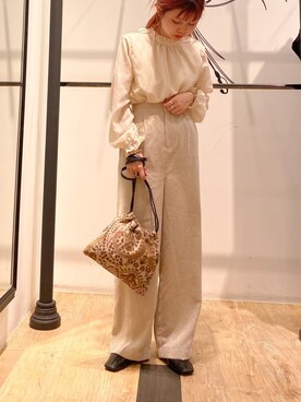 「オフホワイト」｜「アイテム（トートバッグ）」を使った、にわちゃんさん（レディース・153cm）の秋コーディネート