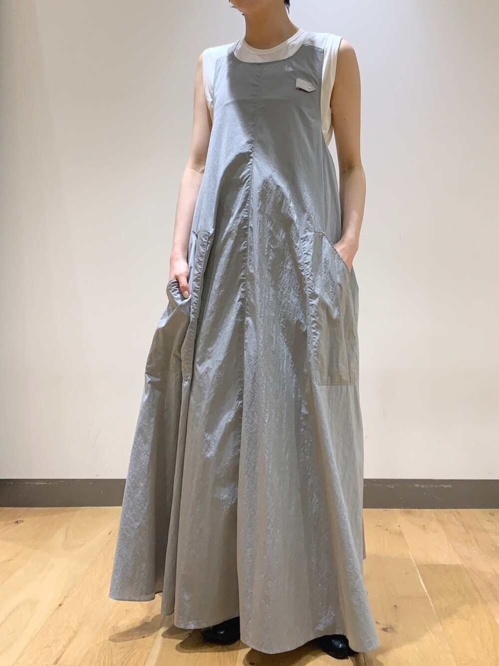 「オトナカジュアル、ロングワンピース、キャミワンピ、夏コーデ、URBANRESEARCHStore、URBANRESEARCH、ROSSO、EARIH、gicipi」｜「EARIHのアイテム（ワンピース/ドレス、グレー系）」を使った、ミヤベさん（レディース・157cm）の春コーディネートの1枚目の写真