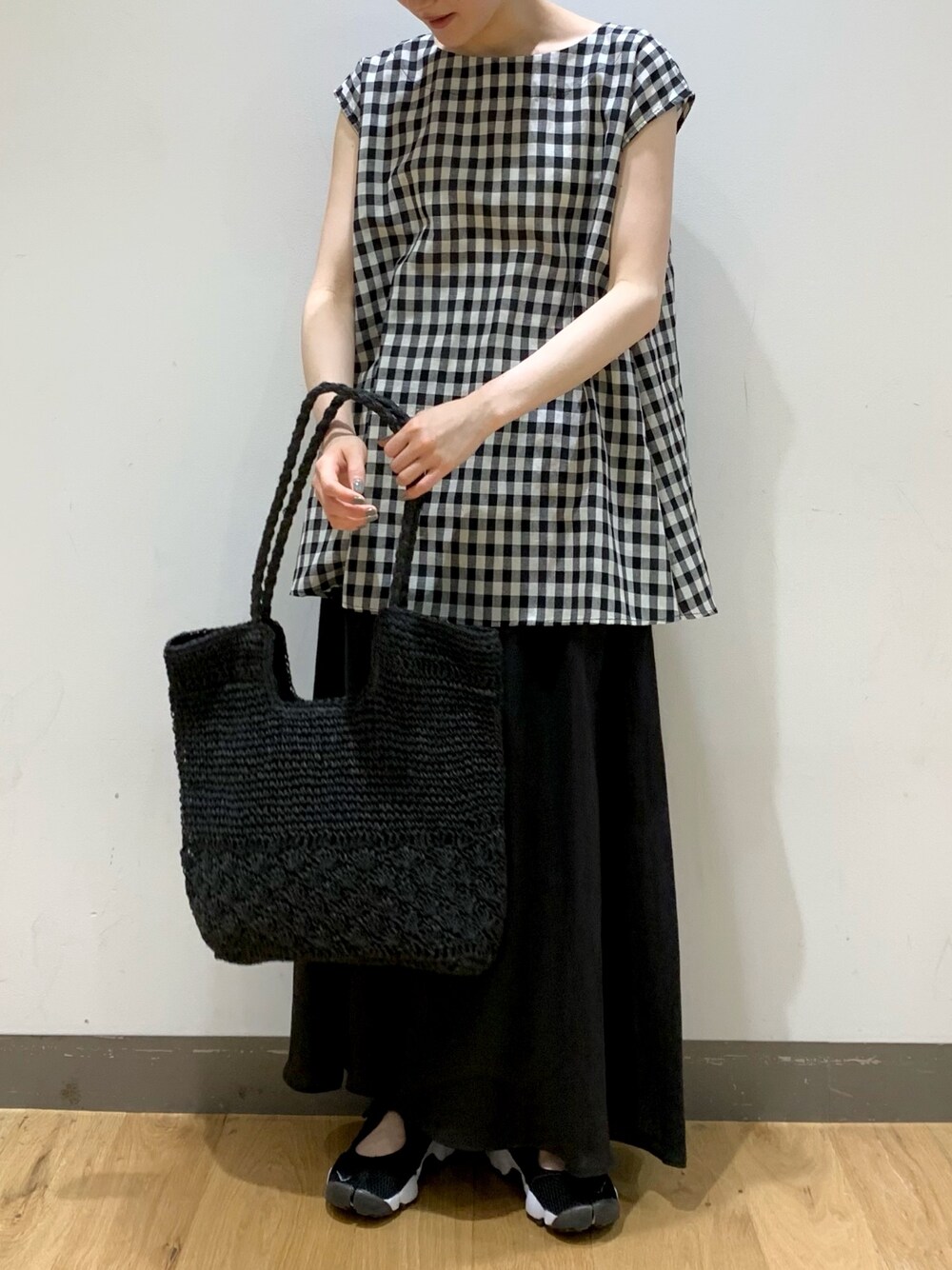 「シンプルコーデ、オトナカジュアル、夏、カジュアルコーデ、リラックススタイル、URBAN RESEARCH、URBAN RESEARCH DOORS、oneilofdublin、RODE SKO、リネン」｜「URBAN RESEARCH DOORSのアイテム（シャツ/ブラウス、その他）」を使った、ミヤベさん（レディース・157cm）の夏コーディネートの1枚目の写真