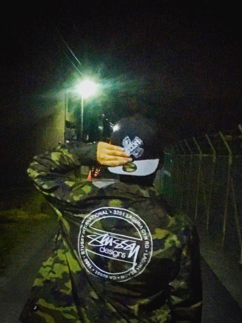「夜、street」｜「BAGARCHのアイテム（キャップ、ブラック系）」を使った、futa kuwabaraさん（メンズ・173cm）の冬コーディネートの1枚目の写真