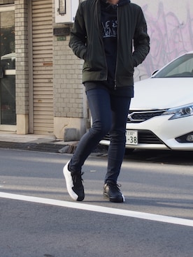 「カーキ色」｜「アイテム（ブラック系）」を使った、ごり夢中さん（メンズ・176cm）の冬コーディネート