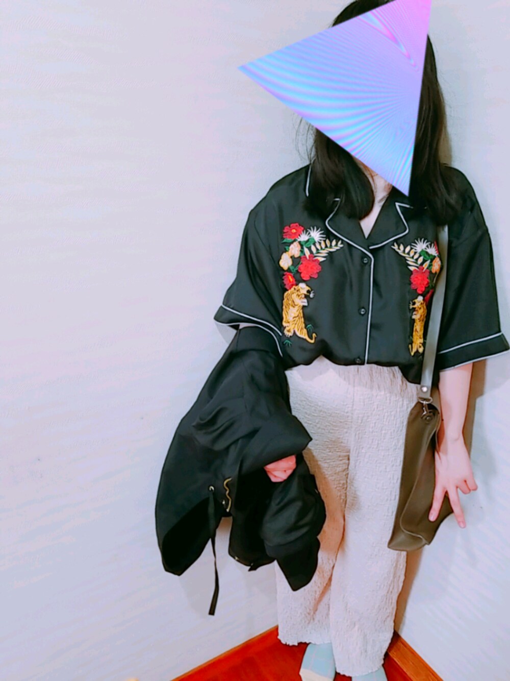 「春コーデ、ストリートカジュアル、刺繍ブラウス、シャーリングパンツ、jouetie、GU」｜「jouetieのハーフスリーブジャパンシャツ（シャツ/ブラウス、ブラック系）」を使った、fUMikoさん（レディース・151cm）の春コーディネートの1枚目の写真