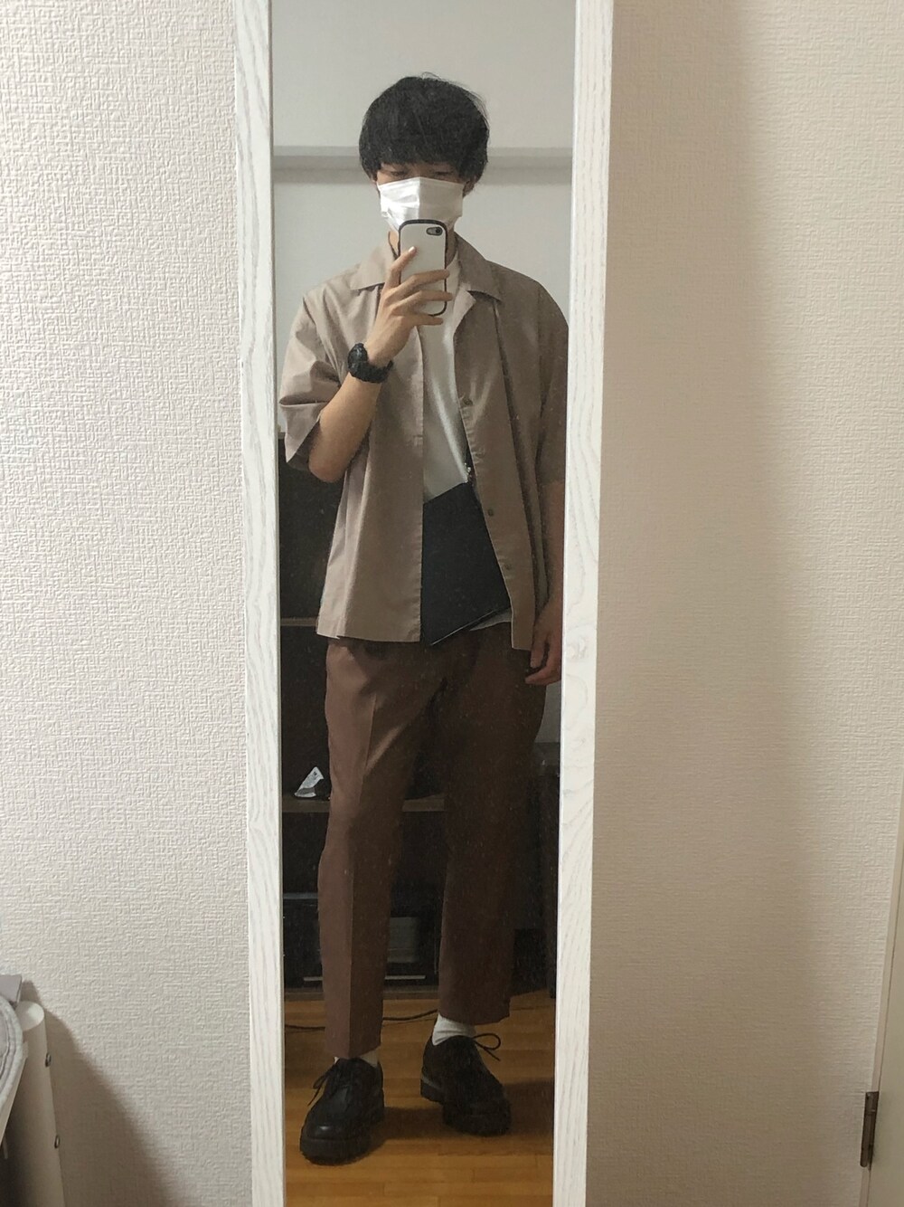 「初夏コーデ、革靴、オープンカラーシャツ、ショッピング、これが私をアゲる服」｜「WYM LIDNMの【WYM LIDNM】TENCEL/COTTON OPEN COLLAR SHIRT/オープンカラーシャツ（シャツ/ブラウス、ベージュ系）」を使った、Naokiさん（メンズ・174cm）の春コーディネートの1枚目の写真