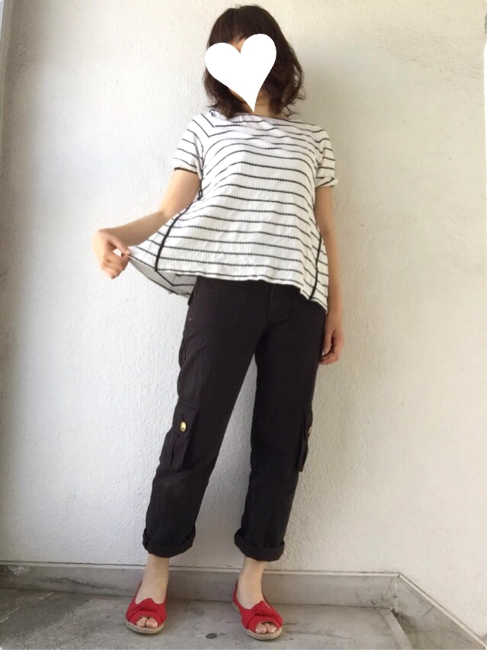 「シンプル、カジュアル、マリン、カーゴパンツ、ボーダー、ボーダートップス、パンツスタイル」｜「SILASのEMMY BORDER TOP（Tシャツ/カットソー、ホワイト系）」を使った、vivitさん（レディース・156cm）の春コーディネートの1枚目の写真