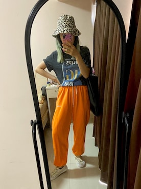 「アイテム（チノパンツ、オレンジ系）」を使った、豆腐超人さん（レディース・161cm）の秋コーディネート