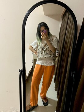 「アイテム（チノパンツ、オレンジ系）」を使った、豆腐超人さん（レディース・161cm）の秋コーディネート