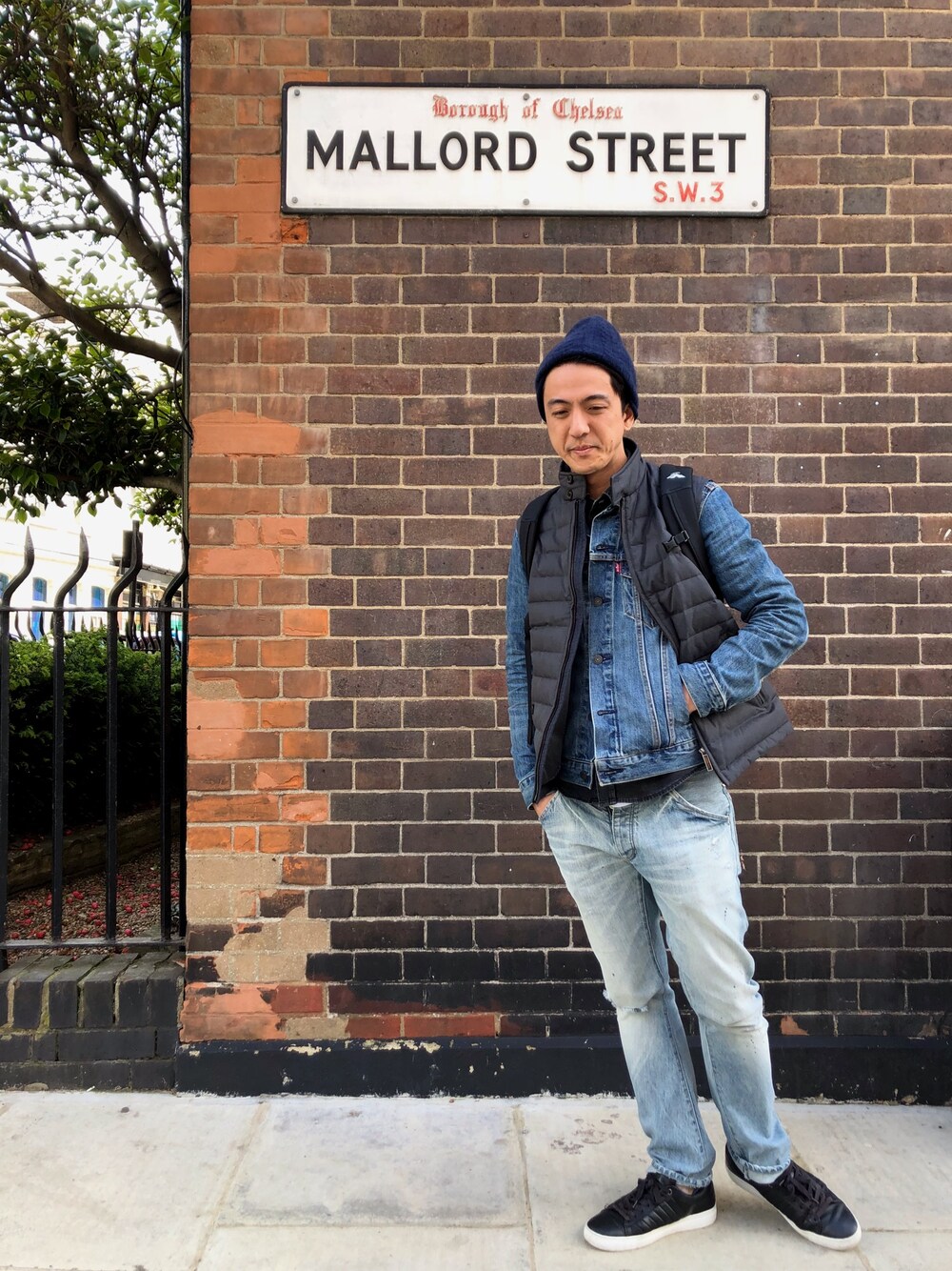 「ootd、イギリス、おしゃれさんと繋がりたい」｜「CA4LAのアイテム（ニットキャップ/ビーニー、ブルー系）」を使った、maxshenさん（メンズ・174cm）の夏コーディネートの1枚目の写真