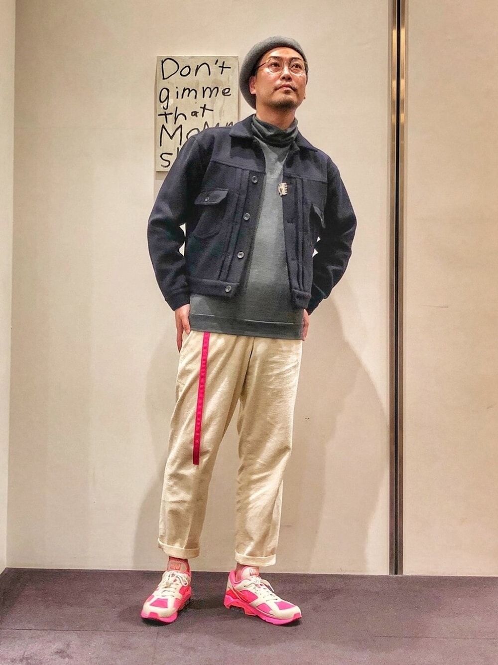 「休日スタイル、シンプル、大人カジュアル、コムデギャルソン、ピンク、NIKE、エアマックス、タートルネック、アンクルパンツ」｜「CELLAR DOORのCellar Door コーデュロイイージーパンツ ALFRED P110（その他パンツ、ホワイト系）」を使った、jun oyaさん（メンズ・178cm）の冬コーディネートの1枚目の写真