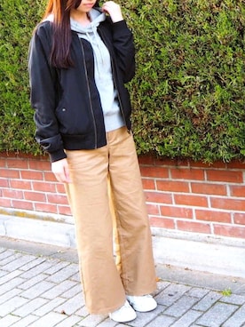 「GU（ジーユー）のアイテム（パンツ、ベージュ系）」を使った、AI.さん（レディース・155cm）の春コーディネート