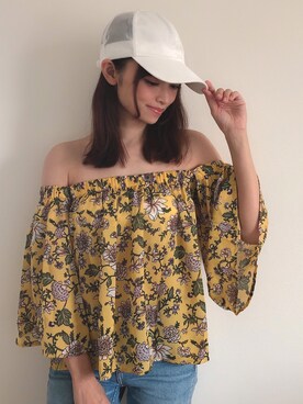 「Re:EDIT（リエディ）の花柄オフショルダートップス（Tシャツ/カットソー、イエロー系）」を使った、AI.さん（レディース・155cm）の夏コーディネート