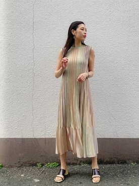 シアーレインボーニットワンピースを使った人気ファッション