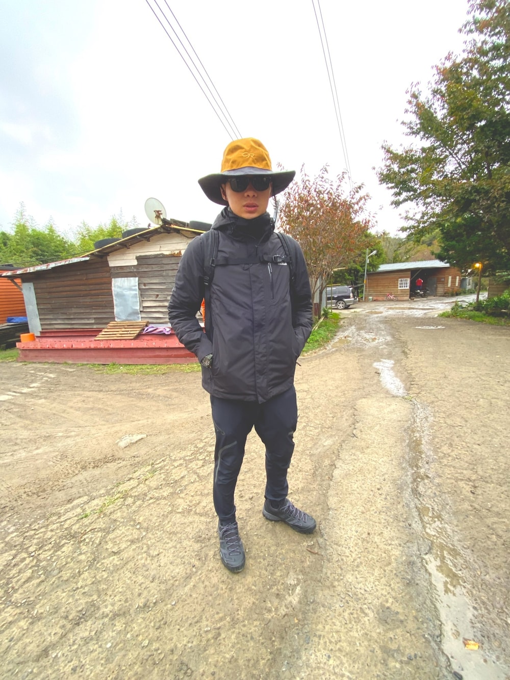 「ootd、登山、司馬庫斯」｜「THE NORTH FACEのアイテム（ジャケット/アウター、ブラック系）」を使った、盧宥蒨さん（メンズ・178cm）の秋コーディネートの1枚目の写真