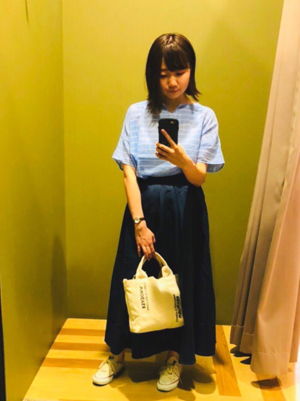 「カジュアルコーデ、夏、夏セールで買いました、キーネック、チェックシャツ、ロングスカート、ブルーコーデ」｜「Green　Parksの・キーネックチェックブラウス（シャツ/ブラウス、ブルー系）」を使った、さやかさん（レディース・155cm）の夏コーディネートの1枚目の写真