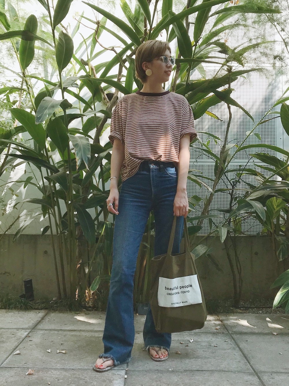 「夏、ラクチンコーデ、シンプル、お洒落さんとつながりたい、ラフ、ボーダー、Tシャツ、古着、古着MIX、ブラウン」｜「6の＜6(ROKU)＞BORDER T-SHIRT/Tシャツ（Tシャツ/カットソー、ブラウン系）」を使った、夏子さん（レディース・169cm）の夏コーディネートの1枚目の写真