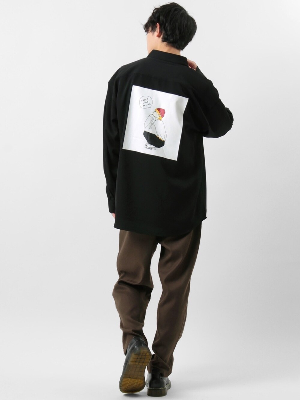 ブラック系のシャツ/ブラウスを着用したメンズの冬コーディネートの1枚目の写真