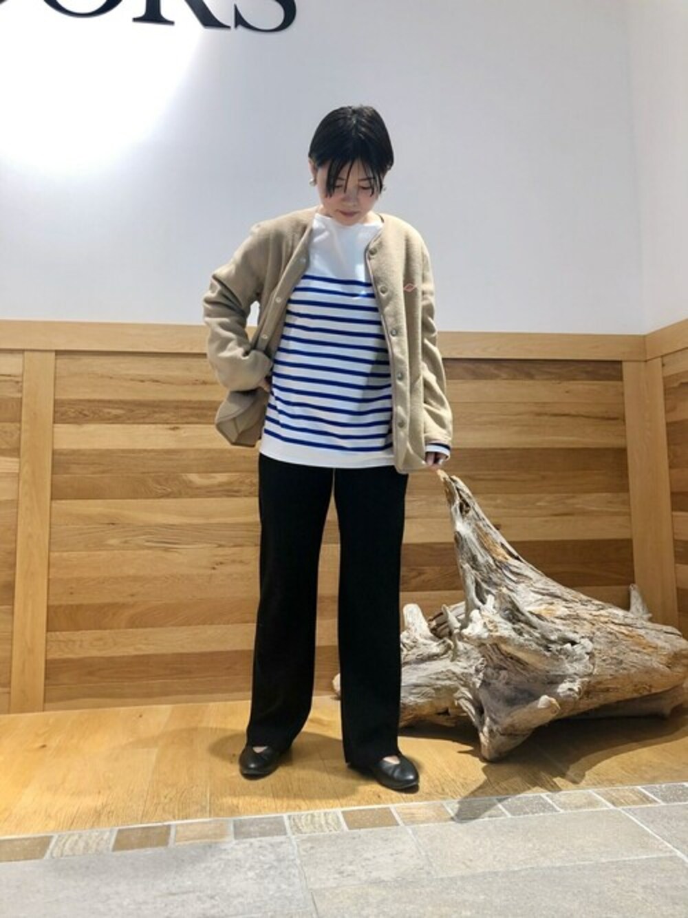 「パンプス、Danton、orcival、パンツスタイル、URBAN RESEARCH DOORS、アーバンリサーチドアーズ」｜「URBAN RESEARCH DOORSのDANTON　FLEECE COLLARLESS JACKET（ノーカラージャケット、ベージュ系）」を使った、kaoriさん（レディース・148cm）の秋コーディネートの1枚目の写真