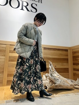 「URBAN RESEARCH DOORS（アーバンリサーチドアーズ）のレーヨン大花柄スカート（スカート）」を使った、kaoriさん（レディース・148cm）の秋コーディネート