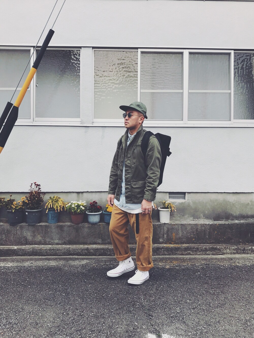 「春コーデ、KIJIMA TAKAYUKI、OLIVER PEOPLES、APC、Levi's、UNUSED、converse、424、cote&ciel」｜「KIJIMA TAKAYUKIのアイテム（キャップ、グリーン系）」を使った、FUNAさん（メンズ・169cm）の春コーディネートの1枚目の写真
