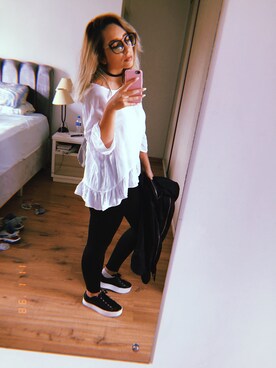 「Sneakers.（スネイカーズ）のアイテム」を使った、Agnes Daguettiさん（レディース・160cm）の春コーディネート