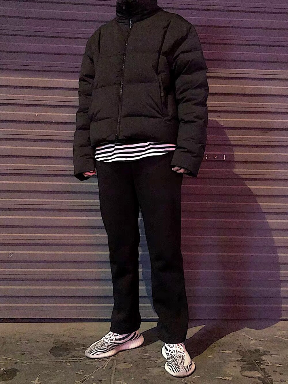 「Yeezyのアイテム（その他シューズ、その他）」を使った、Tobiさん（メンズ・178cm）の冬コーディネートの1枚目の写真